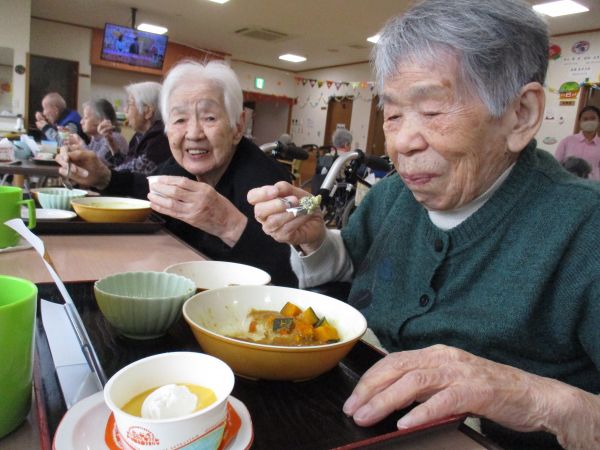 楽しそうにお食事 楽しそうにお食事