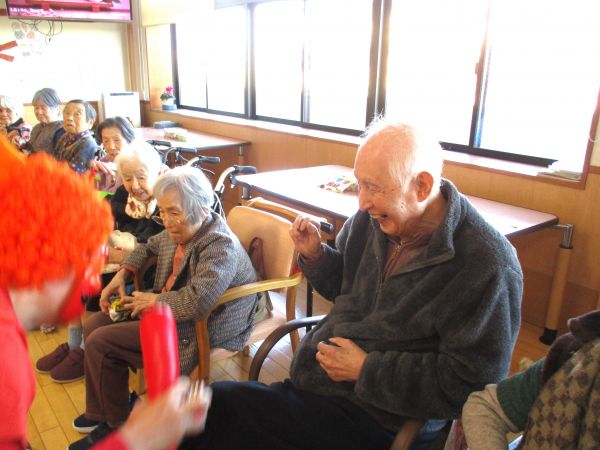 豆まきの様子② 豆まきの様子②